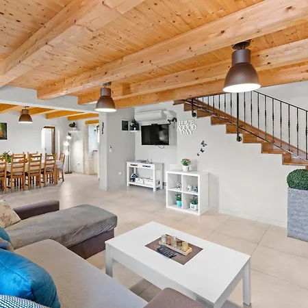 Ive By Interhome *